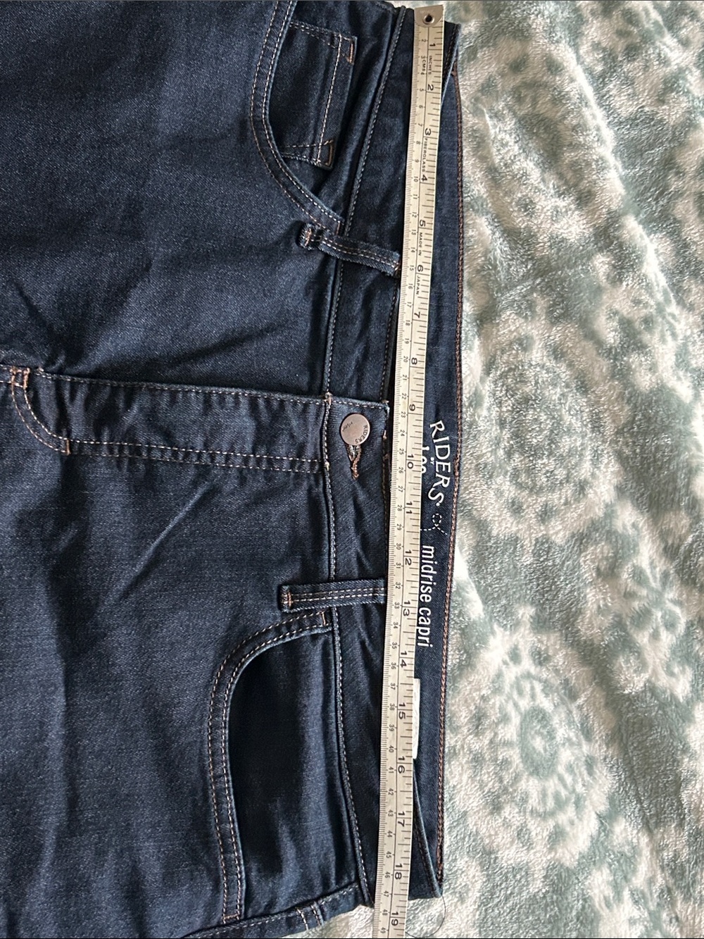 Lee Riders Mid-Rise Capri Jeans - Picture 7 of 8
